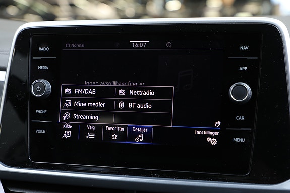Volkswagen T-Roc 30 of 30