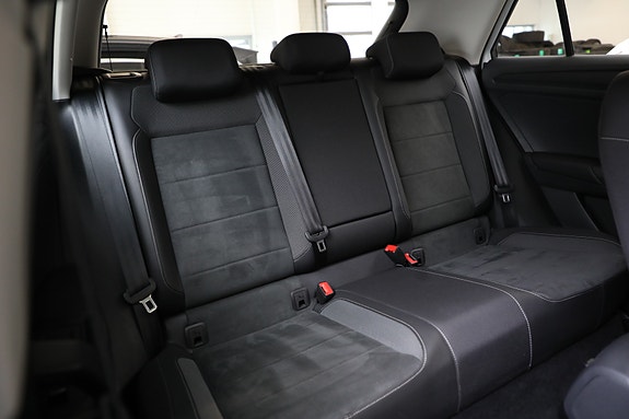 Volkswagen T-Roc 23 of 30
