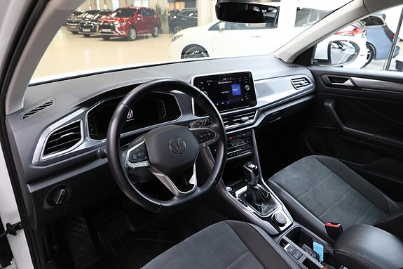 Volkswagen T-Roc 24 of 30