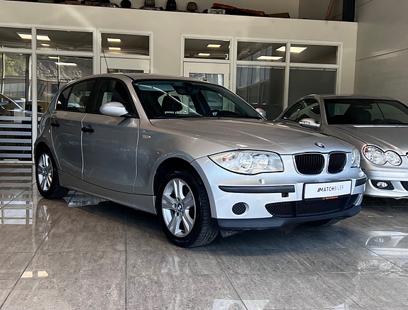 BMW 118i 2 of 5