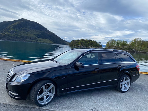 Mercedes-Benz E350 8 of 24