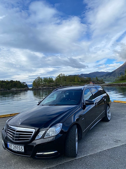 Mercedes-Benz E350 7 of 24