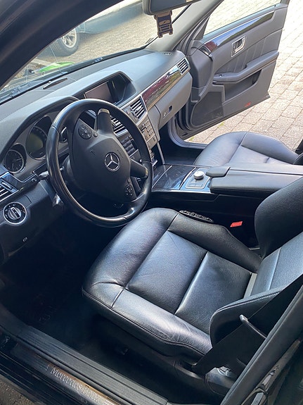 Mercedes-Benz E350 16 of 24