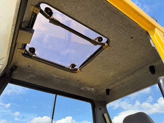 Komatsu PC95 10 of 30