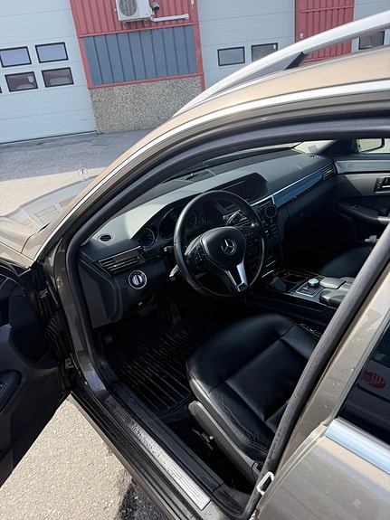 Mercedes-Benz E250 18 of 30