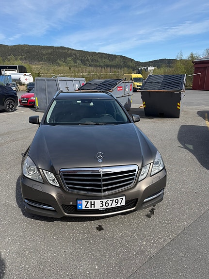 Mercedes-Benz E250 2 of 30