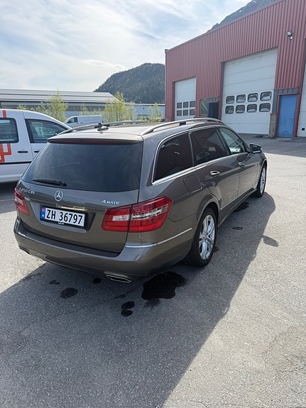 Mercedes-Benz E250 6 of 30