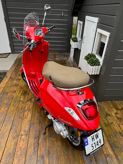 Vespa Primavera 50 3 of 7