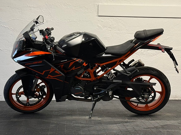 KTM RC125 3 of 12