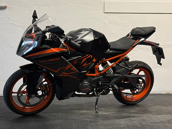KTM RC125 4 of 12