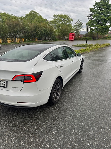 Tesla Model 3 9 of 13