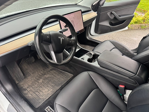 Tesla Model 3 2 of 13