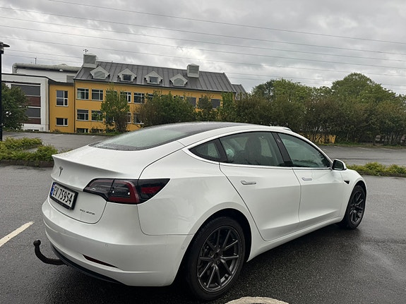 Tesla Model 3 4 of 13