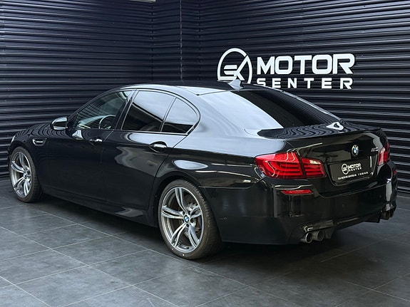 BMW M5 3 of 5