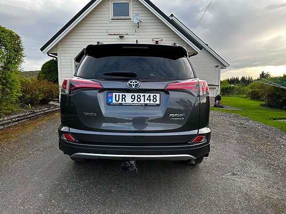 Toyota RAV4 4 of 5