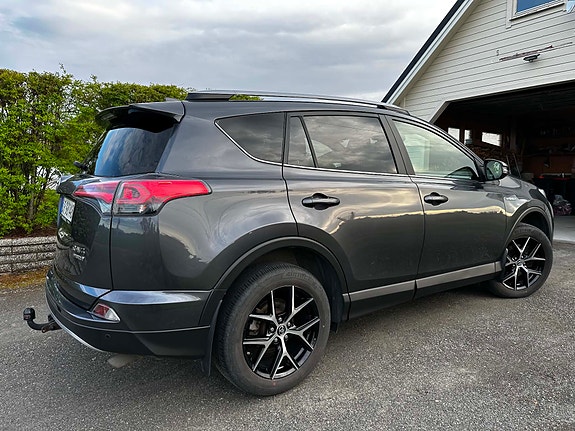 Toyota RAV4 5 of 5