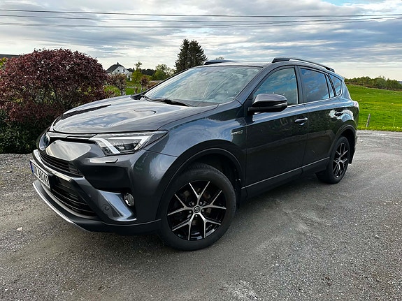 Toyota RAV4 2 of 5