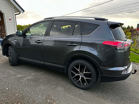Toyota RAV4 3 of 5