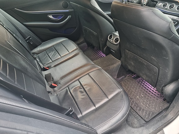 Mercedes-Benz E-Klasse 30 of 30