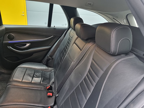 Mercedes-Benz E-Klasse 25 of 30