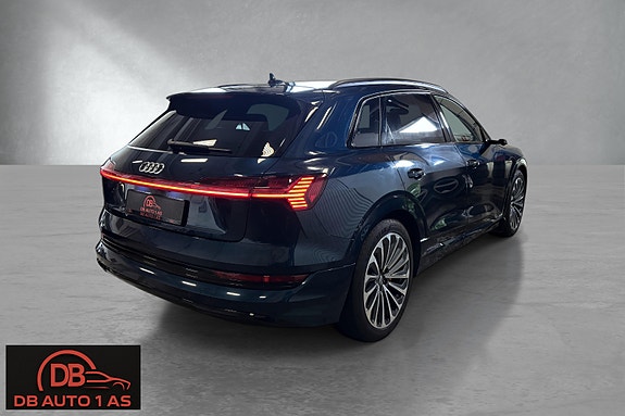 Audi e-tron 4 of 5