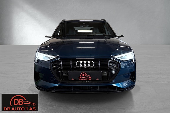 Audi e-tron 2 of 5