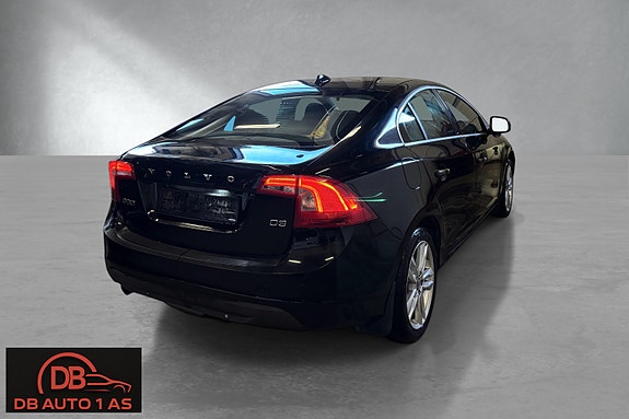 Volvo S60 4 of 5
