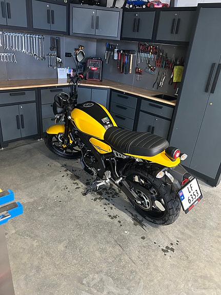 Yamaha XSR 125 3 of 4