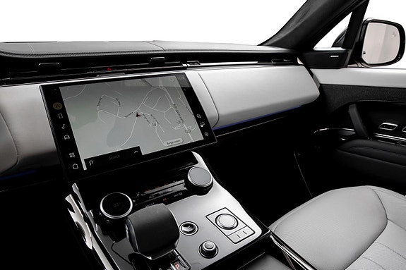 Land Rover Range Rover Sport 17 of 30