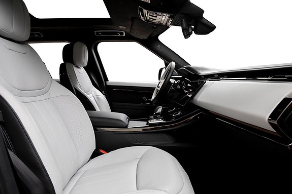 Land Rover Range Rover Sport 8 of 30