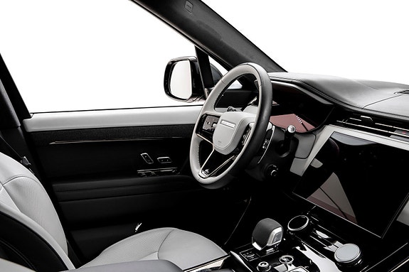 Land Rover Range Rover Sport 9 of 30