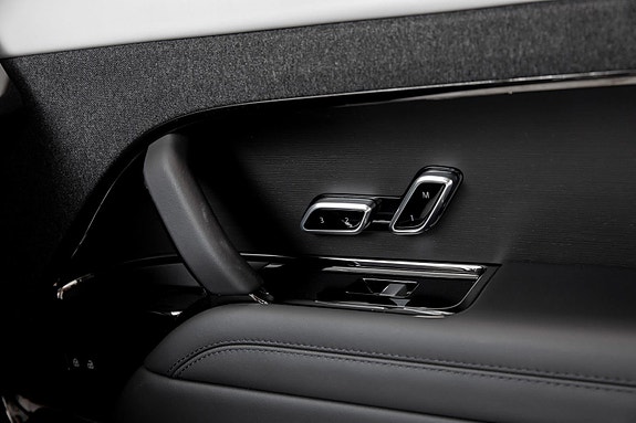 Land Rover Range Rover Sport 12 of 30