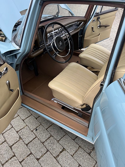 Mercedes-Benz 230 15 of 30