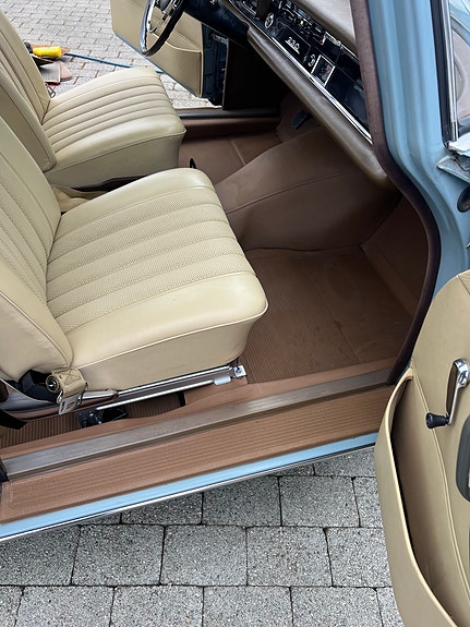 Mercedes-Benz 230 23 of 30