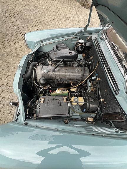 Mercedes-Benz 230 14 of 30