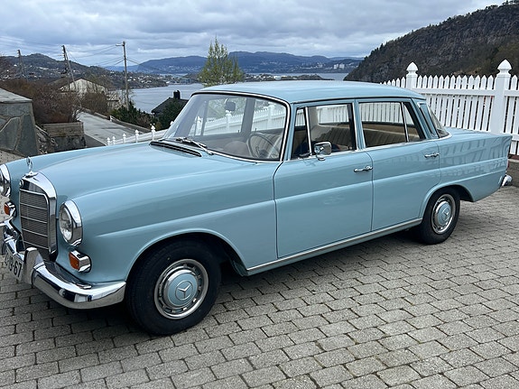Mercedes-Benz 230 3 of 30