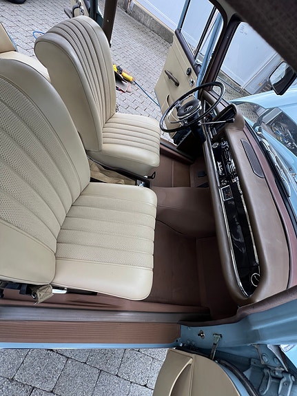 Mercedes-Benz 230 25 of 30