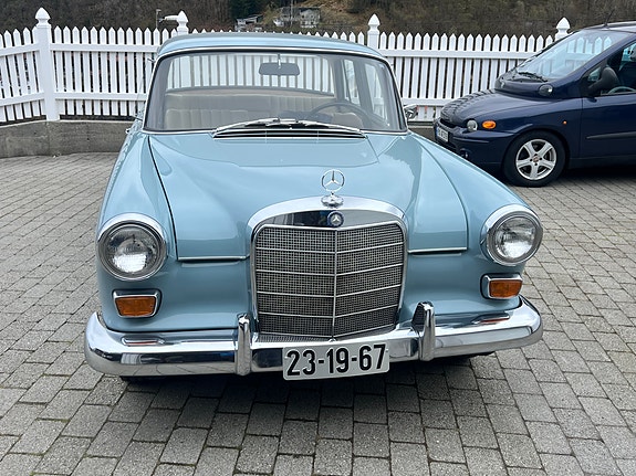 Mercedes-Benz 230 7 of 30