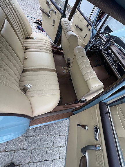 Mercedes-Benz 230 22 of 30