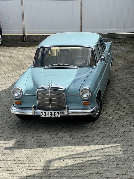 Mercedes-Benz 230 6 of 30