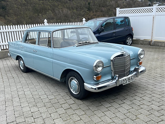 Mercedes-Benz 230 8 of 30