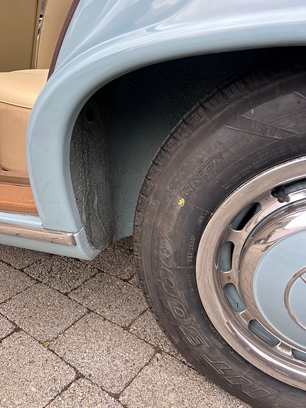 Mercedes-Benz 230 20 of 30