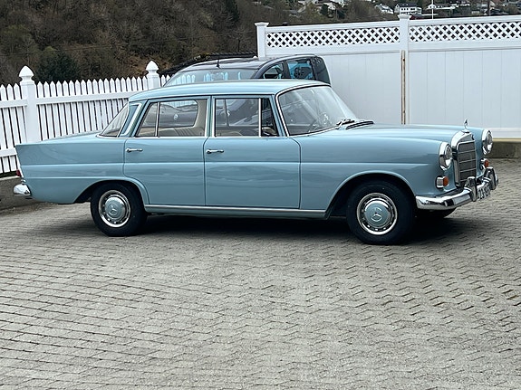 Mercedes-Benz 230 5 of 30