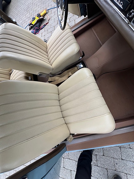 Mercedes-Benz 230 26 of 30