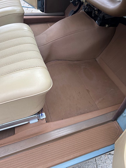 Mercedes-Benz 230 24 of 30