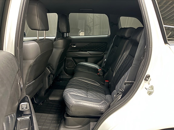 Mitsubishi Outlander 13 of 30