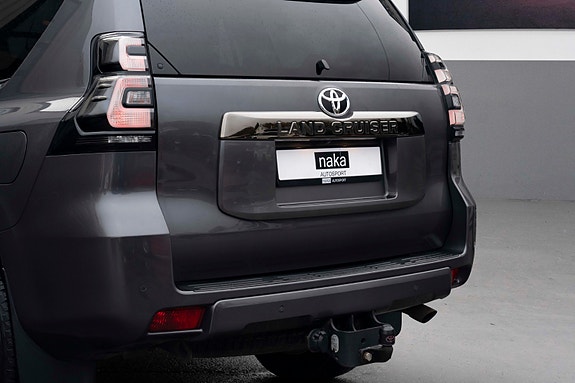 Toyota Land Cruiser 7 of 30