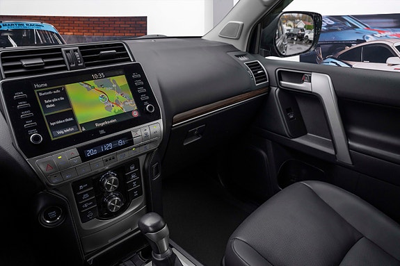 Toyota Land Cruiser 22 of 30