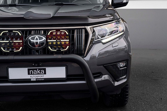 Toyota Land Cruiser 4 of 30