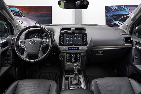 Toyota Land Cruiser 10 of 30
